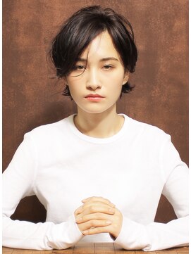 シアンデルカ(CYANDELUCCA) 大人の前下がりウルフショート