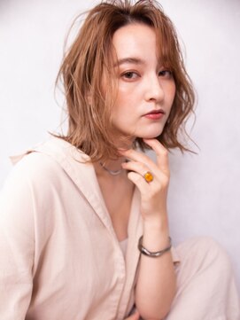 ラックスビーギャラリー なんば駅前店(LUXBE GALLERY) ハネミディアムボブ【LUXBE GALLERY なんば駅前店】