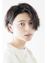 ＜センターパート×ツイストスパイラルパーマ＞流行のスタイルで、今よりも垢抜けて大人な印象に［京都］