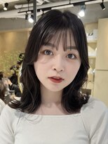 ティア(Tia.)&nbsp;(韓国風/くびれヘア/ミディアムヘア/前髪/サイドバング/小顔)