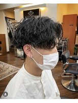 オンフリーク(ON FLEEK)&nbsp;波巻きスパイラルパーマ刈り上げマッシュセンターパート