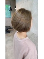 ドゥマン(Demain) 斜めバンググレージュカラーシルキーベージュ大人ガーリー