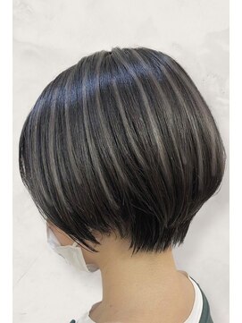 ユキオ ダル(Yukio Dal) 20代30代40代前下がりストレート小顔補正立体カット