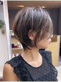 ショートヘアショートボブ白髪ぼかしハイライトカラーボブ