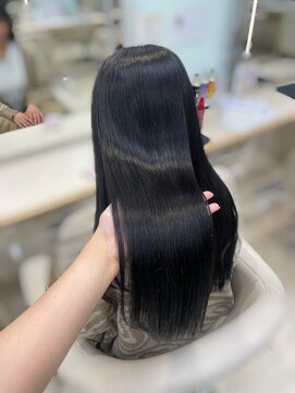 ケンジ 平塚ラスカ店(KENJE) ダークトーンにも透明感を《ブラックカラー》