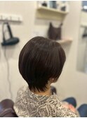 首元スッキリ！大人女性に人気の丸みショート