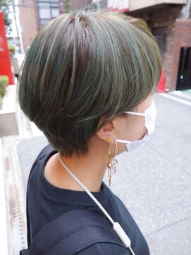 ウィーク 梅田(UiiC) 大人くびれヘア◆ハイライトショート【uiic umeda sachi】