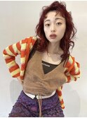 赤髪　ワインレッド　パーマ風　ミックス巻き