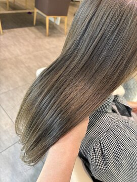 エアー 福岡(AIR) 透明感グレージュ×艶ストレート