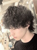 バイフィフス 原宿/表参道(by fifth)&nbsp;原宿波巻きスパイラルパーマラウンドマッシュウルフ刈り上げ黒髪