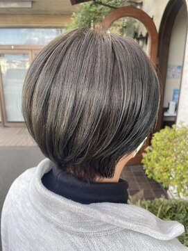 ヴィアンカ(Vianca) カーキグレージュ×ショートボブ