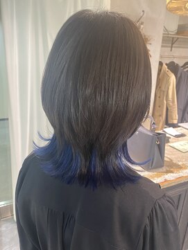 ロリム(RorriM) ウルフカット　インナーカラー　ネイビーブルー　ダブルカラー