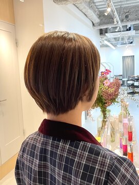 シダ(sida SAIIN) 【西村】20代30代バッサリショートベージュ