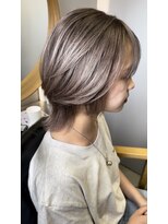 チル(CHILL)&nbsp;【Meg～chill松山～】シャドールーツホワイトベージュ