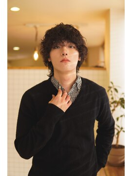 シルエットで魅せるシャドウパーマ