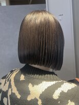 モク(mok) アゴラインパツっと切りっぱなしボブ