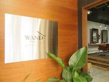 ワンド ヘア(WAND Hair)の雰囲気（木目調の入り口が目印☆）