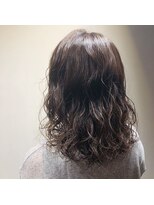 マギーヘア(magiy hair) [meyou] マットベージュ　ウェーブミディ