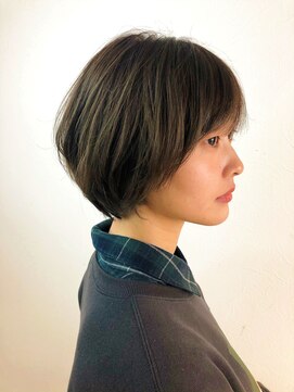ビーハイブルタ(BeeHIVE Rta) 伸ばしかけショートボブ