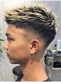 カッコいい短髪フェードカットブリーチスタイル　メンズ