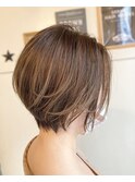 丸みと軽さの大人ショートボブ