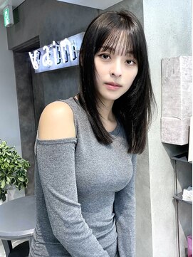 ヴェイン 渋谷(vain) くびレイヤー前髪エモージュ小顔レイヤーカットグレーベージュ