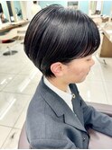黒髪でもかわいい耳掛けショート