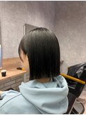 あご下パツっと切りっぱなしストレートボブ