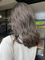 ミア(mia) グレージュ切りっぱなしボブ前髪ありミニボブミルクティベージュ