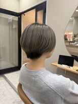 シカ 神戸三宮元町店(Cica)&nbsp;ブリーチ ショート デザインカラー グレージュ 三宮 元町