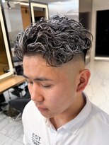 ルーシー 渋谷(LUCEY)&nbsp;極道パーマホワイトメッシュオールバックパーマフェード短髪