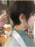あたまのかたちがきれいになる長めのショート