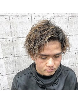 シリー(SILLY) 3代目風センターパートスパイラルハイライト