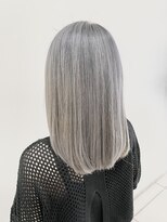 ブラット(Brat)&nbsp;透明感！ホワイトカラー！