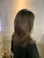 ロエ(loe)&nbsp;根元を染めないハイライトデザイン