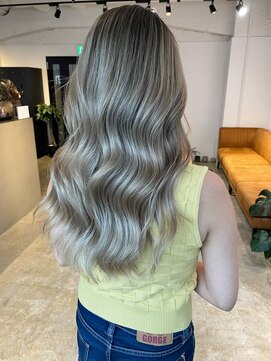 メリー オオサカ(Merly Osaka) white ash balayage