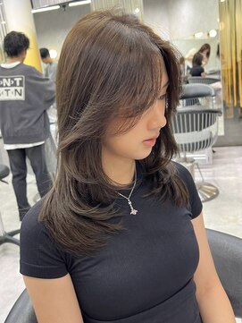 シティ(CITY) レイヤースタイル かきあげヘア ベージュカラー