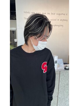 メンズサロン キング 高槻店(Men’s salon K!ng) フェザーショートアップバングセンターパートメンズハイライト