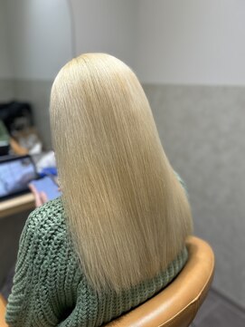 ルシティ(Le City) white blonde [ダブルカラー／ブリーチ／髪質改善]