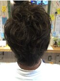 人気のグレージュにほんのりアクセント