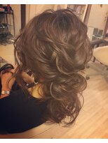 ヘアーセット モコロ(Hair Set MOCORO) ルーズなポニーテールアレンジ