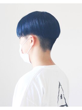 リリー ヘアー デザイン(LILY HAIR DESIGN) ブルーカラー　センターパートショートスタイル