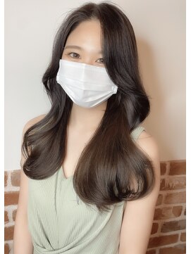 エニー 栄(Any) 顔まわりのレイヤーが可愛い韓国風ヘア