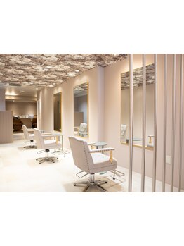 *一人一人と真剣に向き合いたい*との思いから、ゆったりと寛げる空間でお客様の理想のdesignをご提供♪