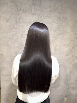 エスト(est) 【est 新宿】NATURAL ストレート×ロング×艶髪【髪質改善】
