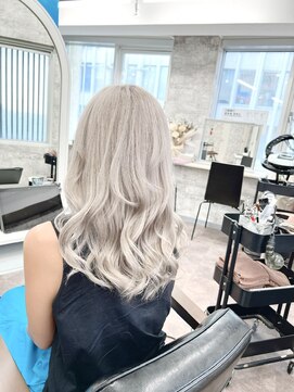 リファイン バイ アフィナー 本厚木店(Refine by Afinar) 【本厚木/本厚木駅】ホワイトベージュ♪