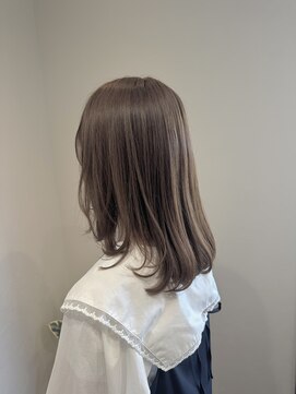 ラヴィン(LOVIN’) 顔周りレイヤー/ミディアムボブ/アッシュベージュ