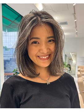 ノラ ウメダ(NORA UMEDA) 地毛ハイライト地毛風ハイライト細いハイライト大阪ハイライト