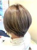 大人女性すっきりショート ハイライトカラー