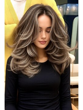 ヌエン 渋谷(NU/EN) ヘーゼルブラウン×ハイライト/バタフライカット/バレイヤージュ